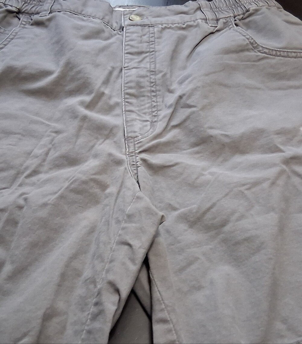 Columbia Sportswear Women's Grey Cargo Shorts. Size 14